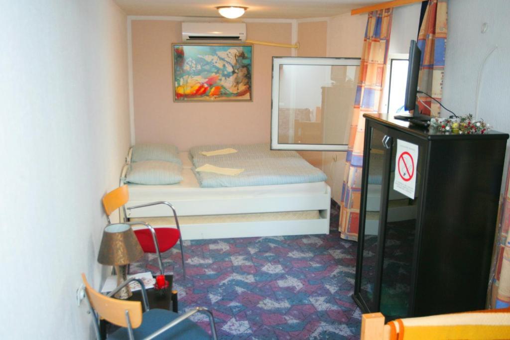 Hostel 021 Novi Sad Rum bild