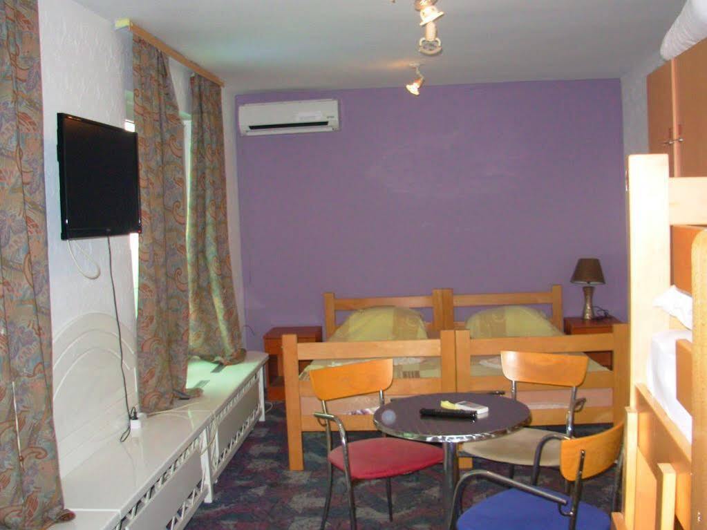 Hostel 021 Novi Sad Exteriör bild